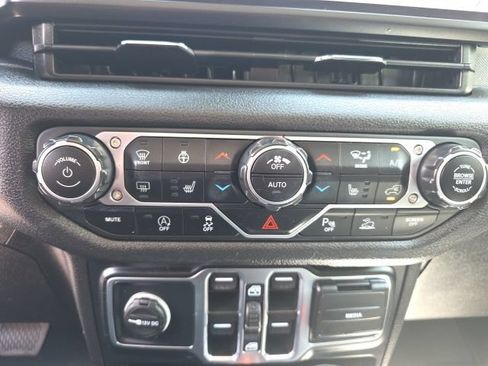 Used 2024 Jeep Wrangler Unlimited Sport AWD/4WD image 15