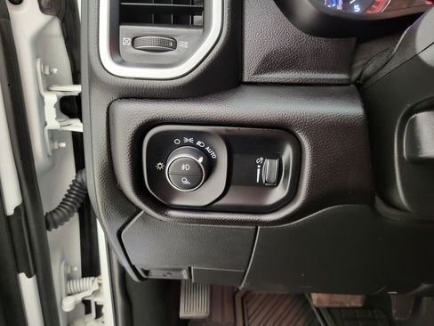 Used 2024 RAM 2500 Big Horn AWD/4WD image 32