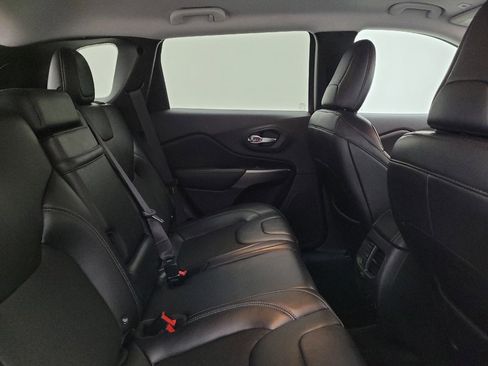 Used 2019 Jeep Cherokee Latitude Plus w/ Comfort/Convenience Group image 19