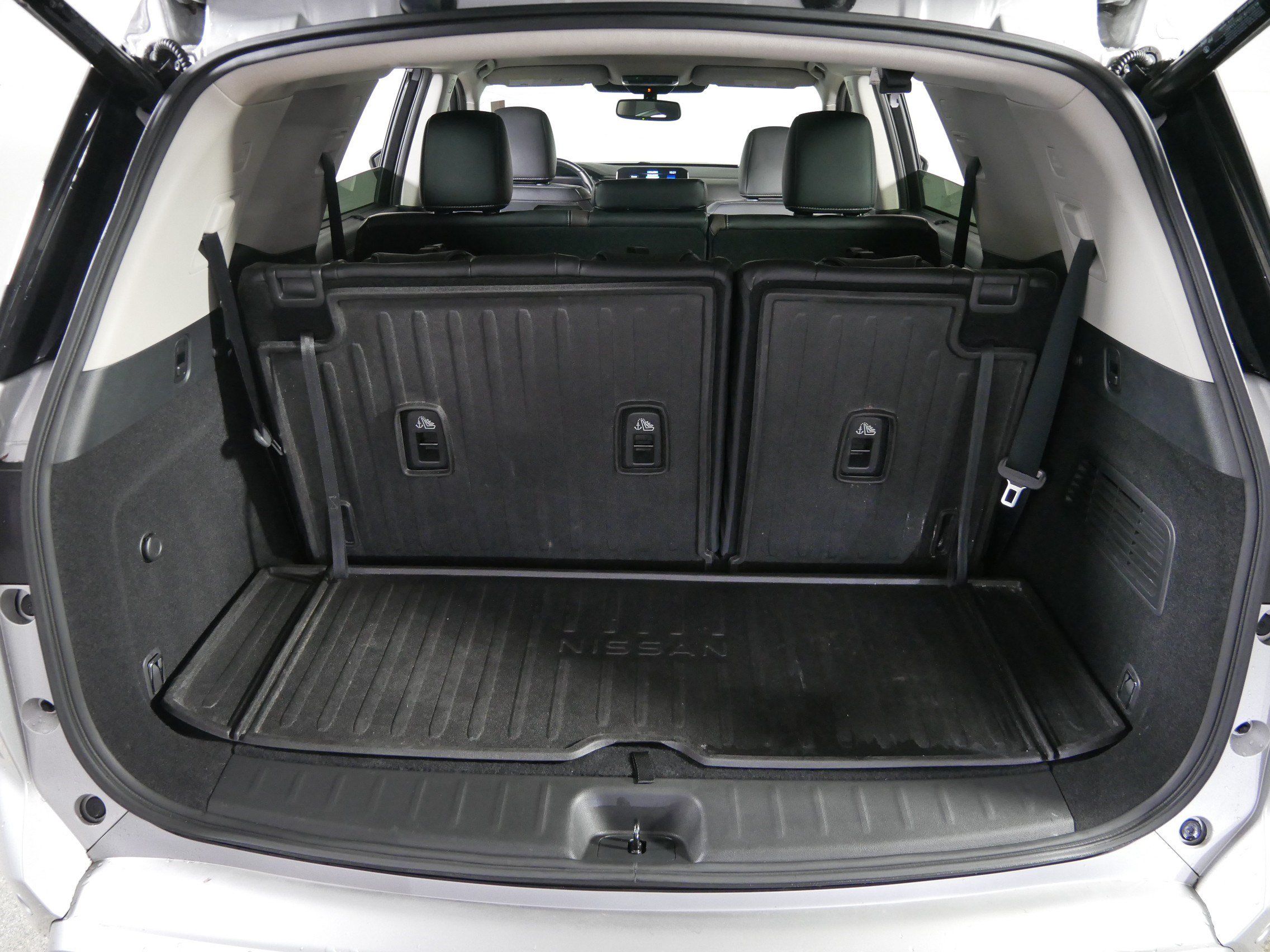 Used 2022 Nissan Pathfinder Platinum w/ Cargo Package AWD/4WD image 18