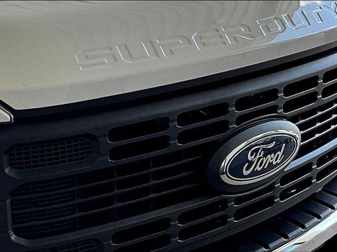 Used 2024 Ford F250 XL w/ XL Chrome Package image 28