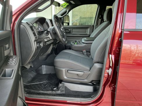 Used 2024 RAM 2500 Tradesman w/ Chrome Appearance Group image 7