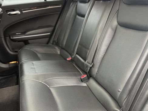 Used 2018 Chrysler 300 Limited w/ Safetytec Plus Group image 5