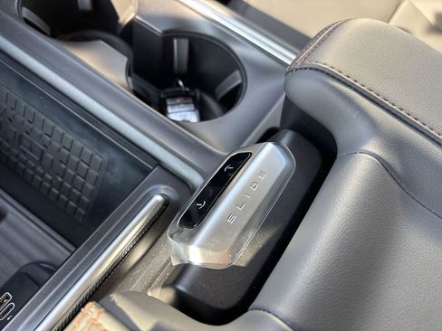 New 2025 Ford Expedition Active image 25