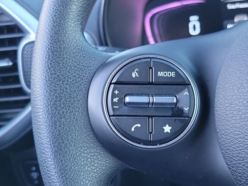 Used 2025 Kia Soul LX image 7