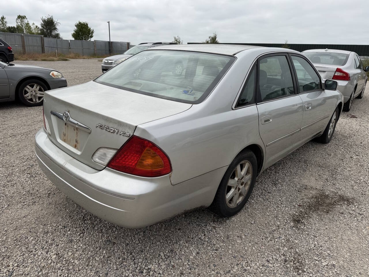 Used 2000 Toyota Avalon XL FWD image 5