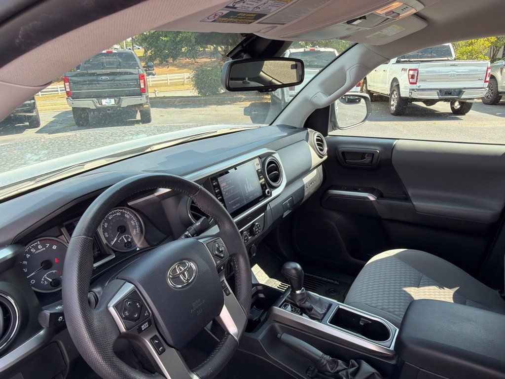Used 2020 Toyota Tacoma SR5 AWD/4WD image 12