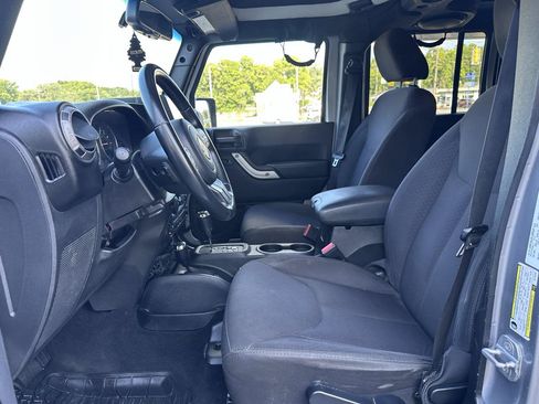 Used 2014 Jeep Wrangler Unlimited Sport w/ Quick Order Package 24S AWD/4WD image 10