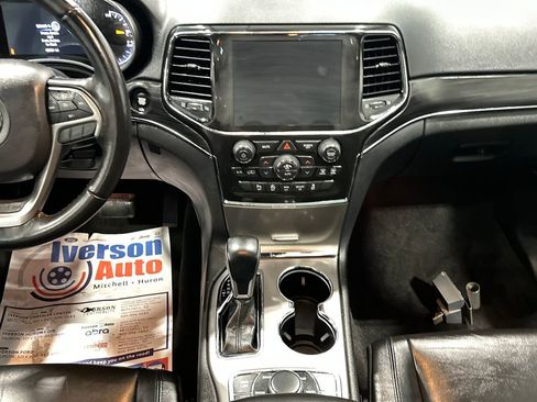 Used 2022 Jeep Grand Cherokee Limited image 25