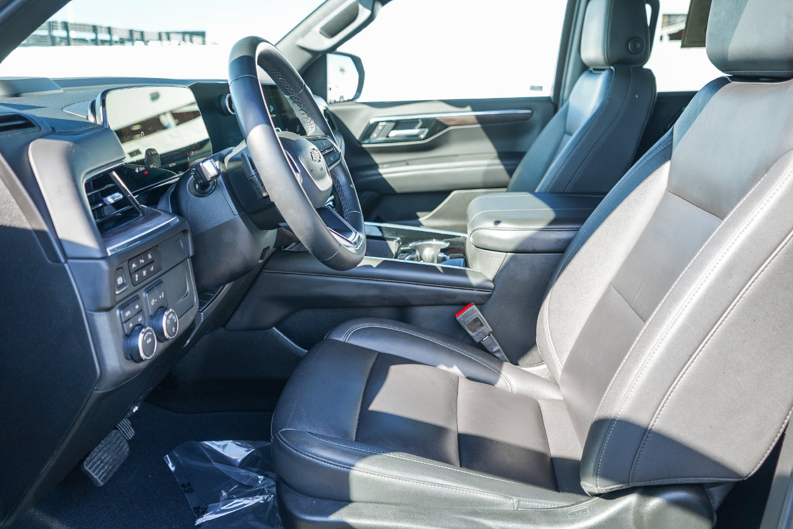 Used 2025 Chevrolet Suburban LT AWD/4WD image 19
