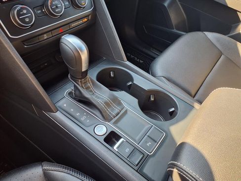 Used 2021 Volkswagen Atlas Cross Sport SE w/ Panoramic Sunroof Package image 17