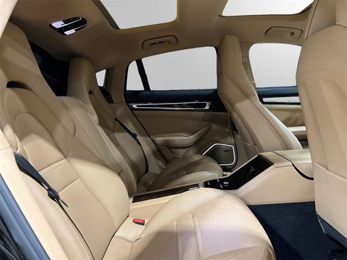 Used 2020 Porsche Panamera 4S image 18