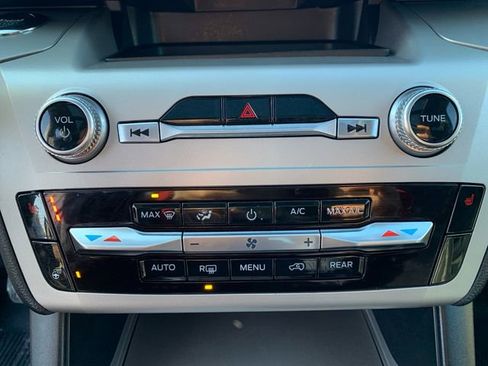 Used 2022 Ford Explorer XLT w/ Equipment Group 202A image 30