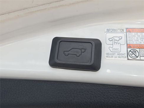 Used 2015 Toyota RAV4 XLE FWD image 10