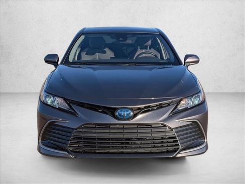 Used 2021 Toyota Camry LE image 2