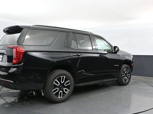 Used 2024 GMC Yukon AT4 w/ Technology Package AWD/4WD image 4