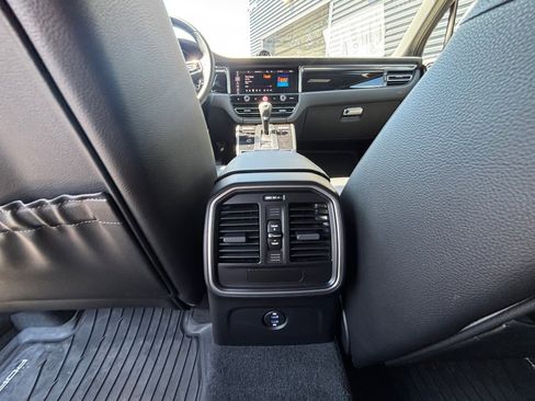 Certified 2024 Porsche Macan image 21