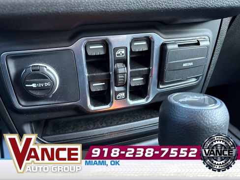 Used 2025 Jeep Gladiator Sport image 24