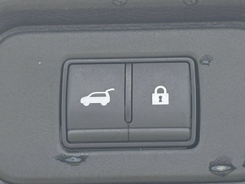 Used 2025 Nissan Rogue SV FWD image 23