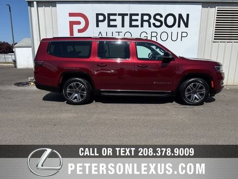 Used 2024 Jeep Wagoneer L Series II w/ Flexible Seating Group AWD/4WD image 3