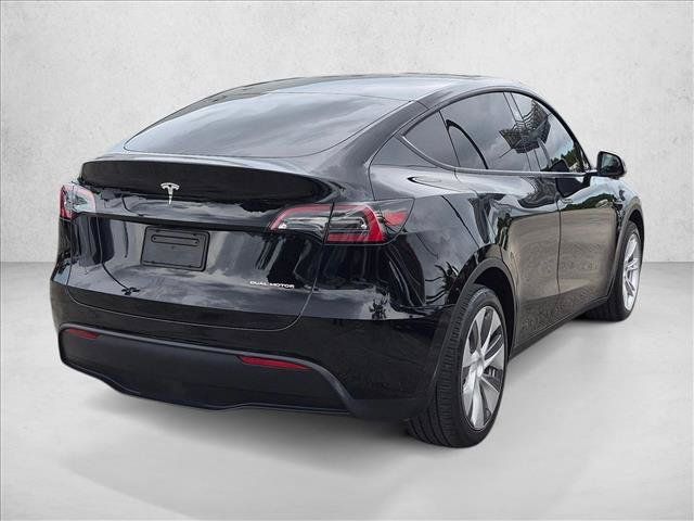 Used 2024 Tesla Model Y Long Range AWD/4WD image 5
