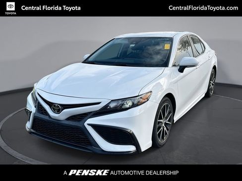Used 2023 Toyota Camry SE FWD image 1