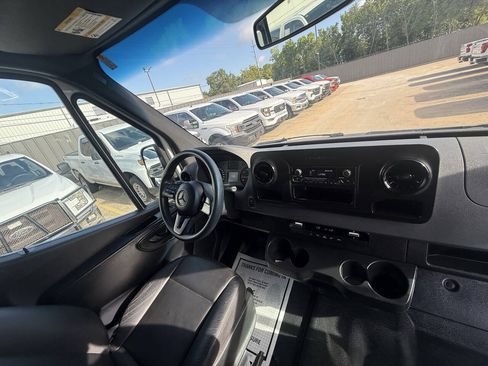 Used 2021 Mercedes-Benz Sprinter 2500 image 14
