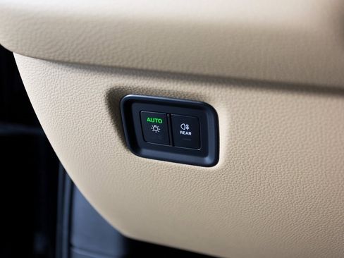 New 2026 Porsche Cayenne image 25