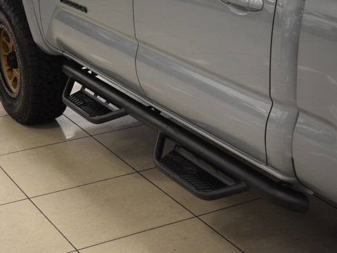 Used 2021 Toyota Tacoma TRD Sport w/ Technology Package image 18