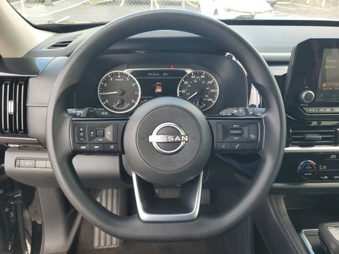 Used 2022 Nissan Pathfinder S FWD image 16