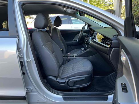 Used 2020 Kia Niro LX FWD image 25