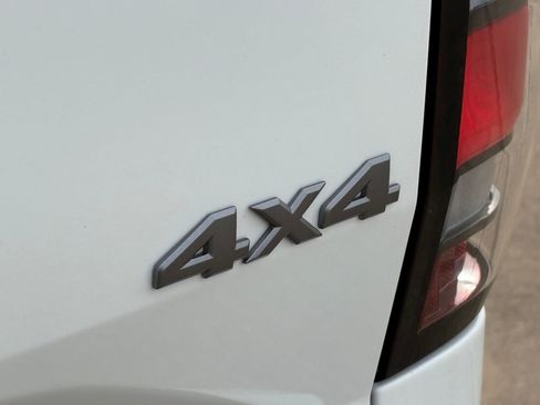 New 2026 Nissan Frontier SV image 9