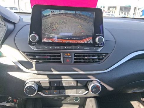 Used 2025 Nissan Altima 2.5 S FWD image 12