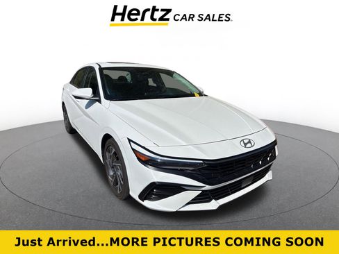Used 2025 Hyundai Elantra SEL image 1