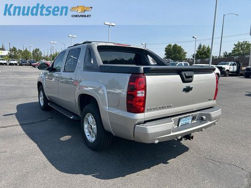 Used 2009 Chevrolet Avalanche LT w/ Luxury Package AWD/4WD image 3