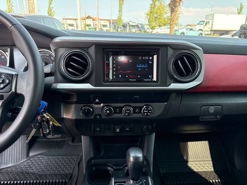 Used 2020 Toyota Tacoma SR5 AWD/4WD image 19