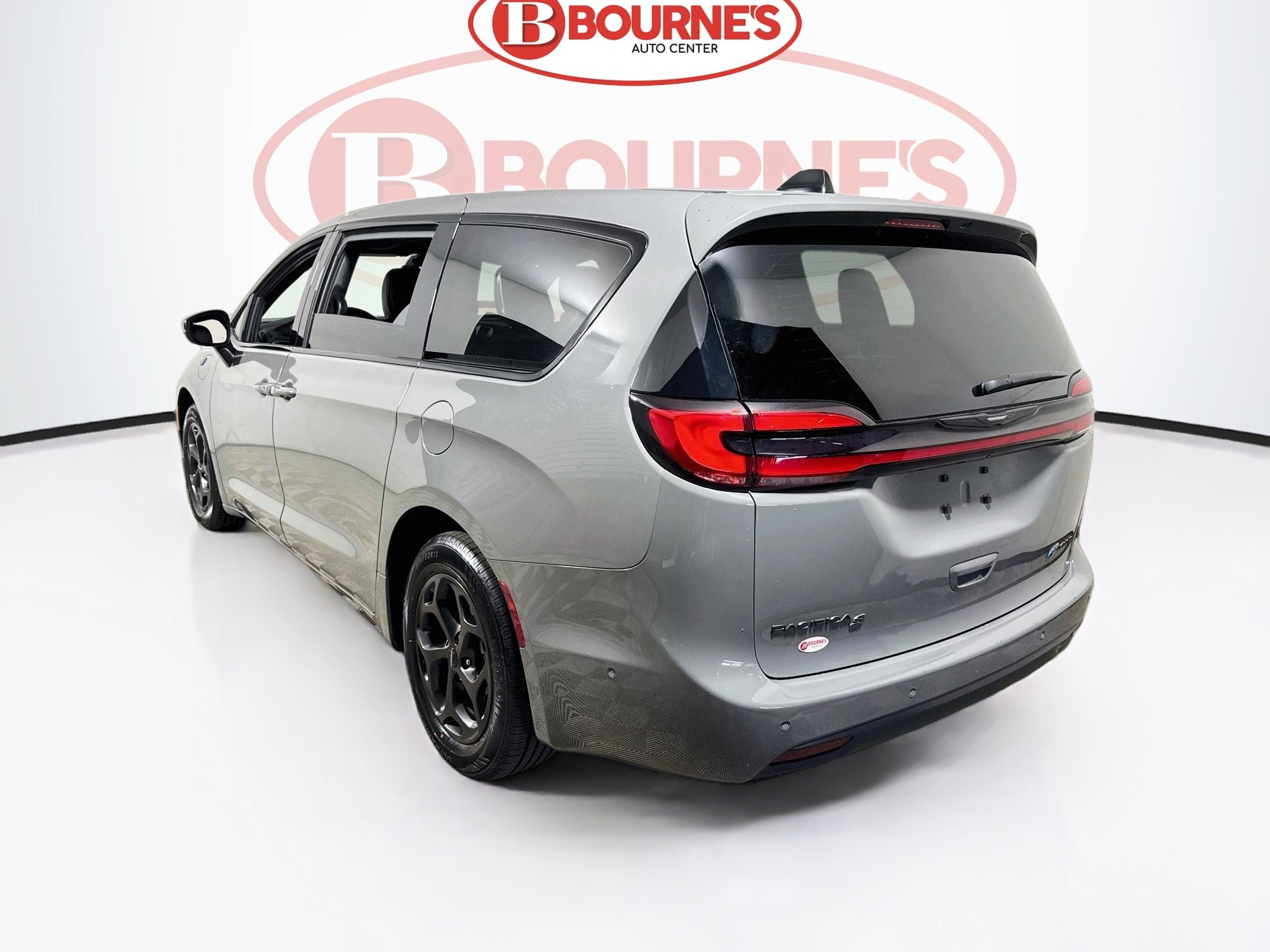 Used 2023 Chrysler Pacifica Touring-L w/ S Appearance Package FWD image 7