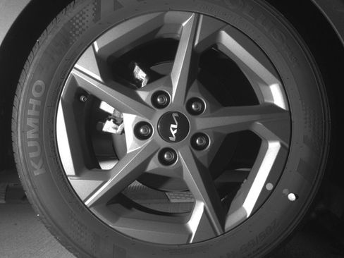 Used 2025 Kia K4 LXS image 15