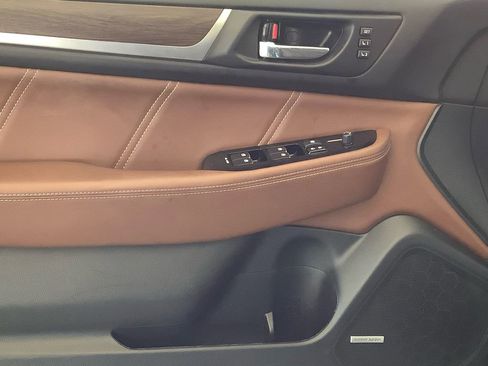 Used 2018 Subaru Outback 2.5i Touring image 12