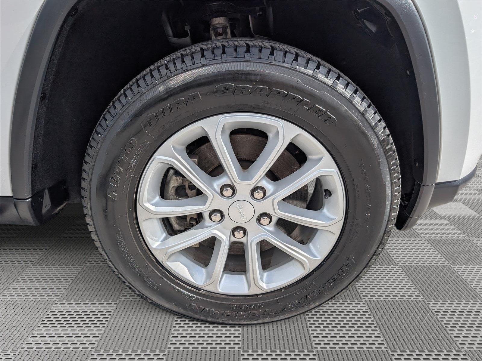 Used 2021 Jeep Grand Cherokee Laredo AWD/4WD image 9
