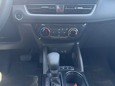 Used 2025 Chevrolet TrailBlazer LT AWD/4WD image 13