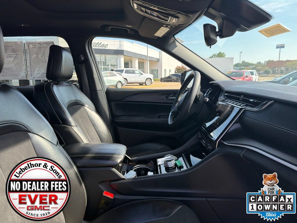 Used 2023 Jeep Grand Cherokee L Laredo AWD/4WD image 2