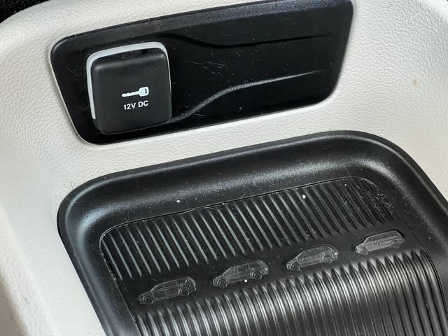 Used 2023 Chrysler Pacifica Touring-L FWD image 28