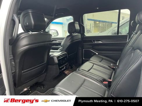 Used 2024 Jeep Wagoneer L Series II w/ Flexible Seating Group image 10