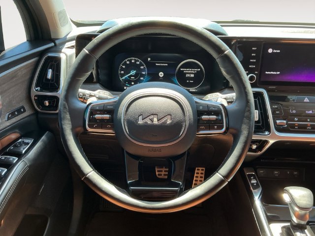 Used 2022 Kia Sorento SX Prestige w/ Rust Color Package AWD/4WD image 12