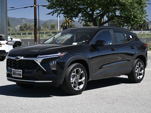 New 2026 Chevrolet Trax LT w/ LPO, Blackout Package image 8