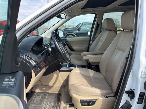 Used 2014 Land Rover LR2 image 6