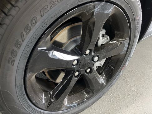 New 2025 Jeep Grand Cherokee L Limited w/ Black Appearance Package image 14