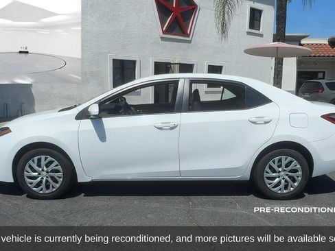 Used 2018 Toyota Corolla LE w/ Carpet Mat Package (TMS) FWD image 2