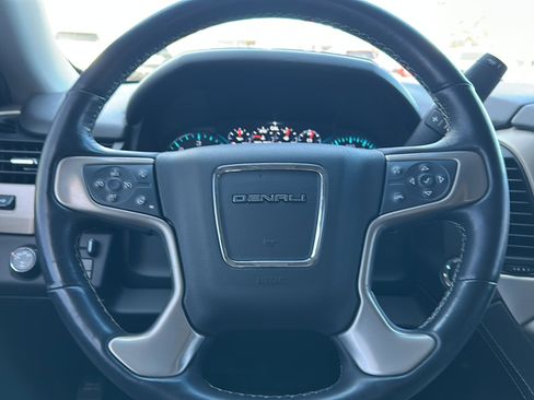 Used 2020 GMC Yukon Denali image 30
